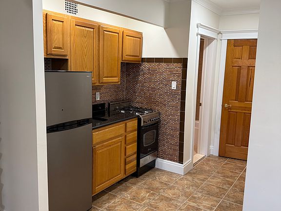 2nd image of 250 W 100th St #817