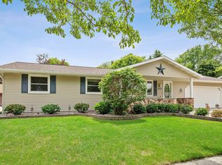 1341 Hazelwood Dr, Manitowoc, WI 54220