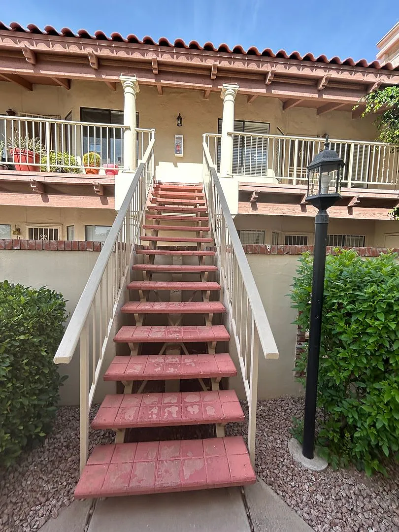 Spacious 2 Bedroom, 2 Bathroom Condo — Photo 3