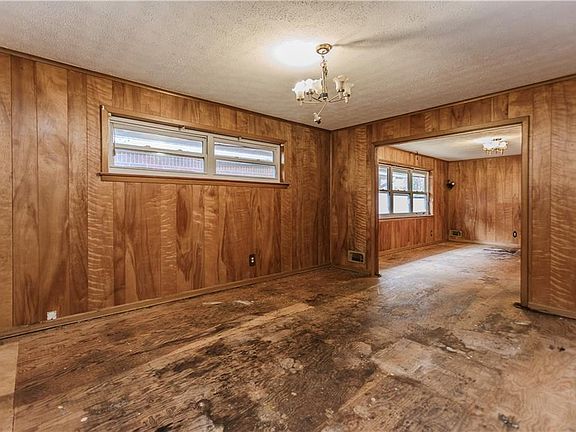 5th image of 2720 New Macland Rd