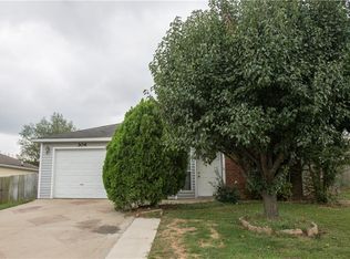 304 E Green Acres Rd, Rogers, AR 72758