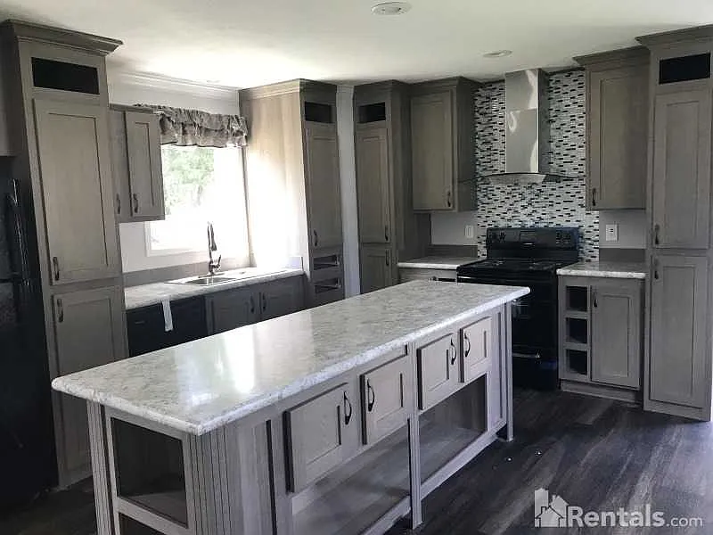 210 Dolphin Dr photo 1