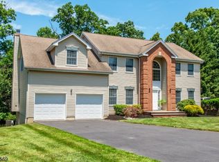 99 Grover Ln W, Caldwell, NJ 07006