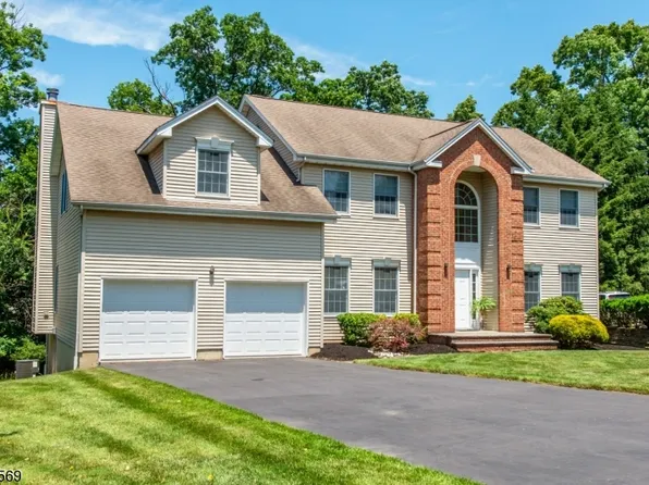 99 Grover Ln West, West Caldwell Twp., NJ 07006