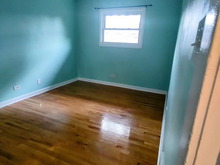 Front small bedroom