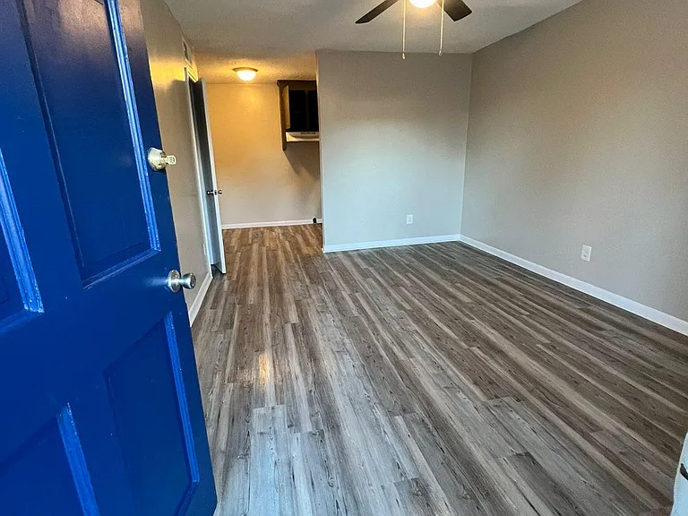 Lakewood Apartments — Photo 7