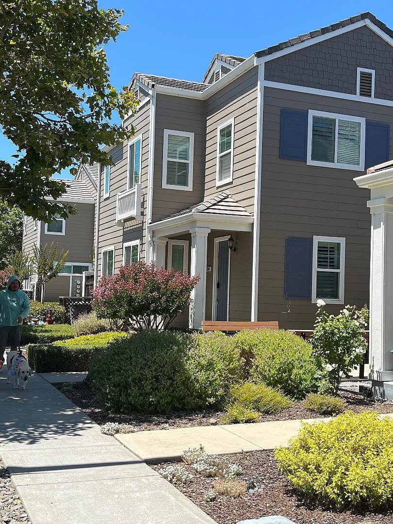 3 bed, 2.5 bath, 1812 sqft, $3,600 — Photo 1