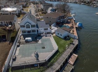 2644 Riverside Dr, Wantagh, NY 11793