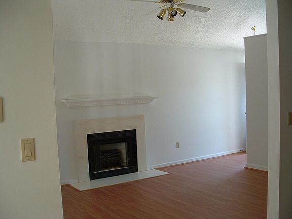 4th image of 100 Mosspoint Dr