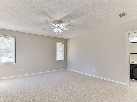 5th image of 228 Amelia Dr W