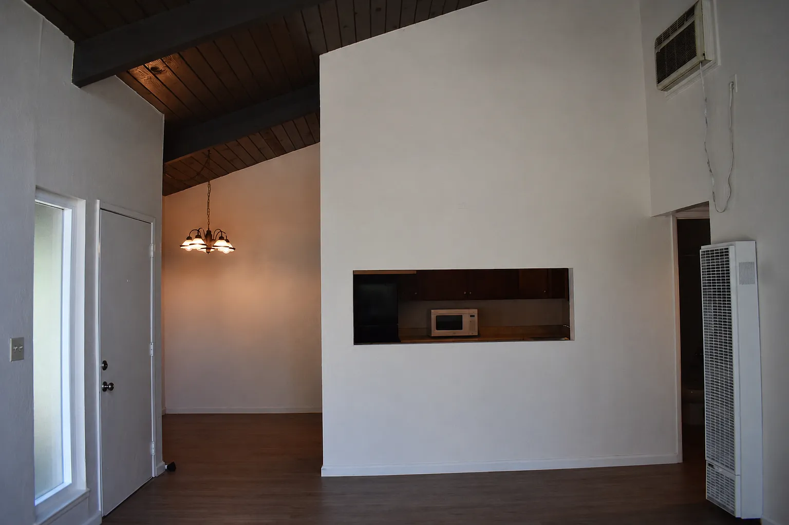 2 bed, 950 sqft, $1,799 — Photo 2