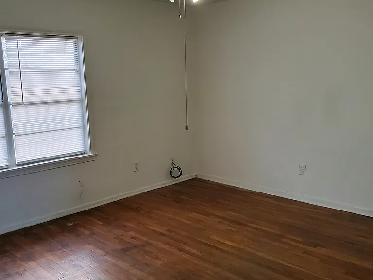 5631 1/2 Eskridge St #5631-1/2 — Photo 2