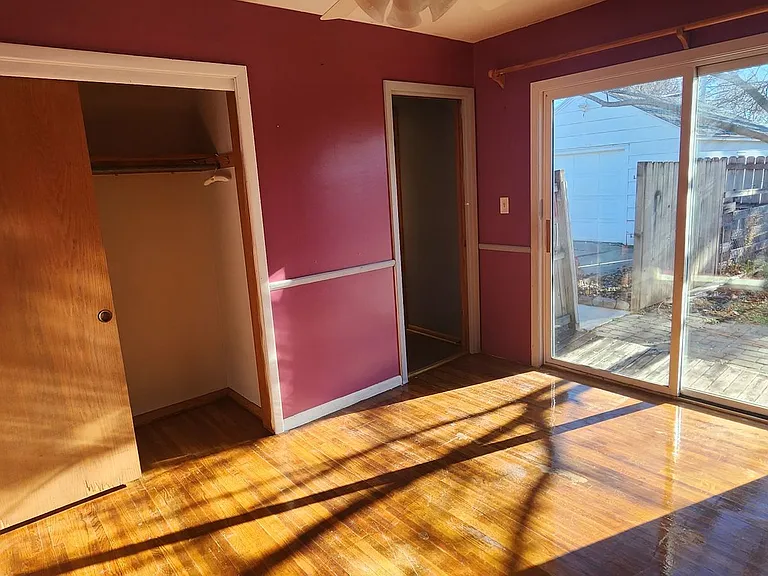 1624 E Oakland Ave — Photo 7
