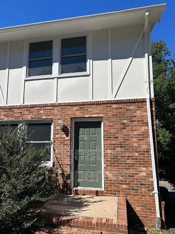 2 bed, 1.5 bath, $875 — Photo 1