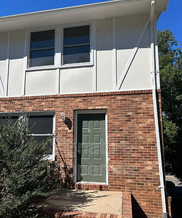 1055 Rives Rd #18
