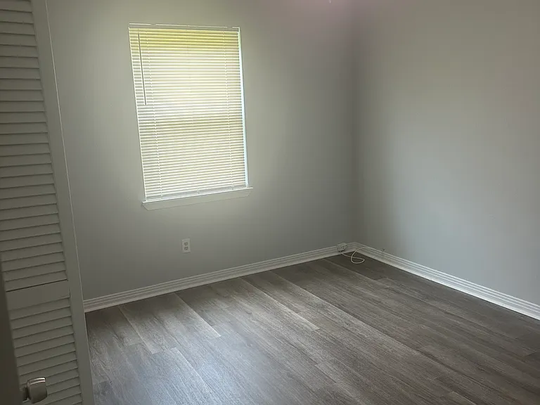 1185 Greenbrier Blvd — Photo 14