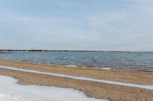 2nd image of 20 Beach St