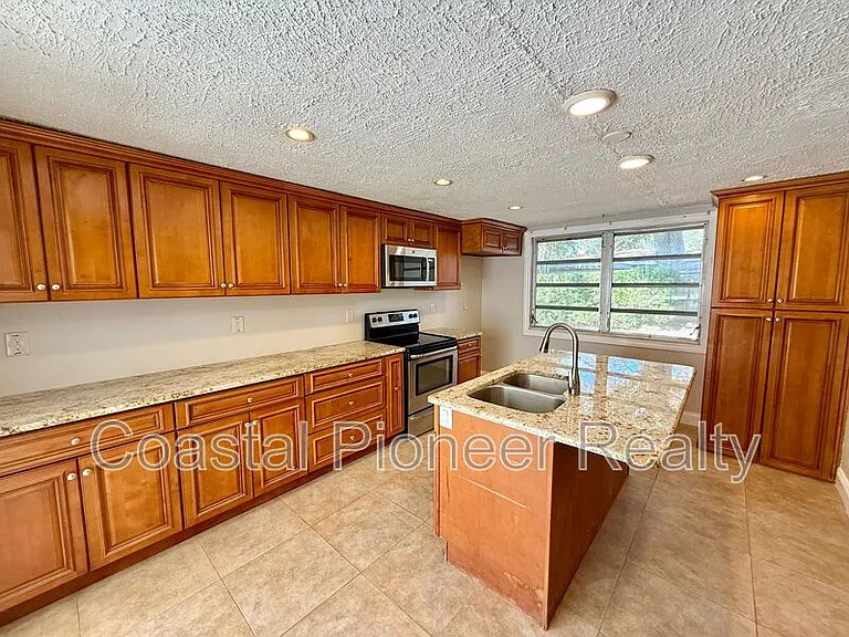 3944 E Eden Roc Cir — Photo 5