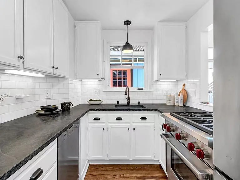 412 Pepper Ave — Photo 3