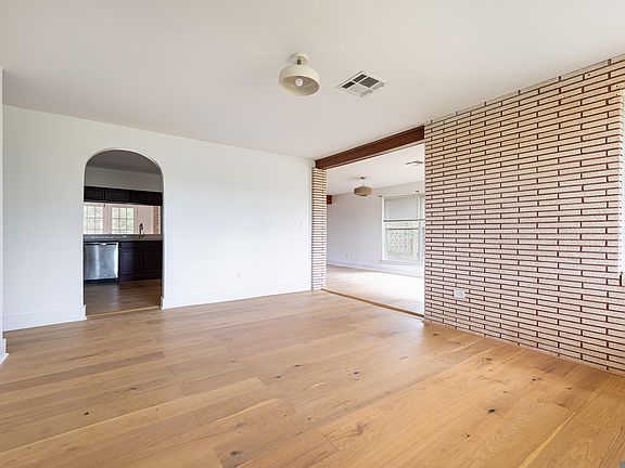 3rd image of 300 Parish Dr