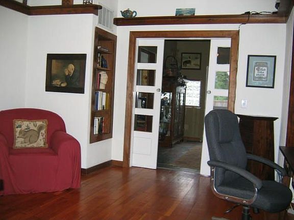 Livingroom toward entry