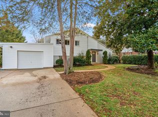 1017 Croton Dr, Alexandria, VA 22308