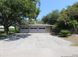 310 Pfeil Rd, Cibolo, TX 78108