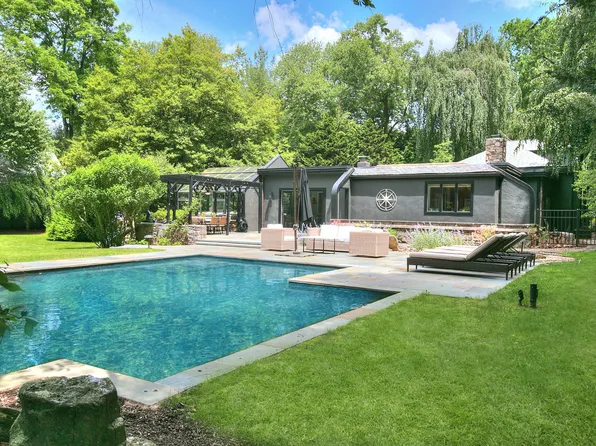 7 Indian Point Lane, Westport, CT 06880