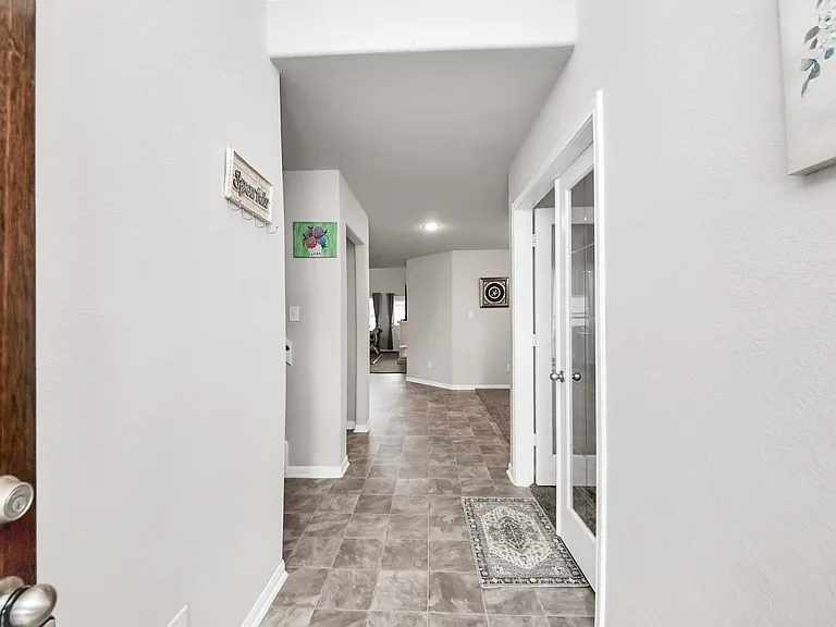 2918 Silverhorn Ln — Photo 11