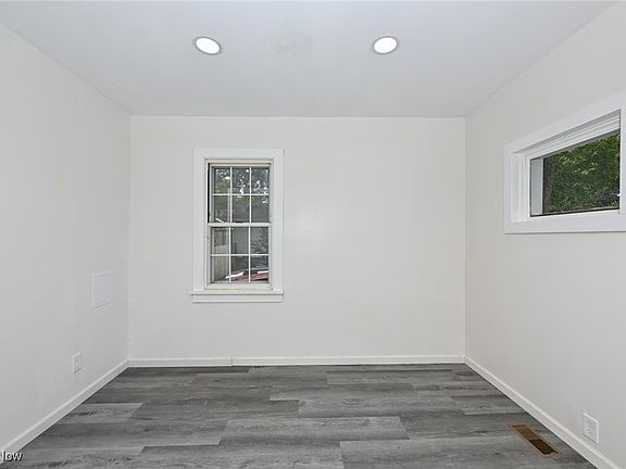 5th image of 3564 Sanford Ave