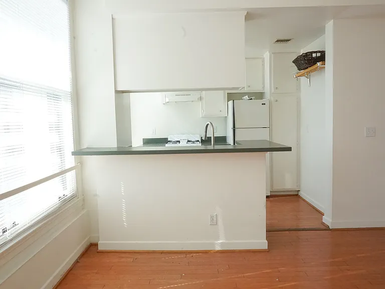 14 N Fair Oaks Ave #304 — Photo 3