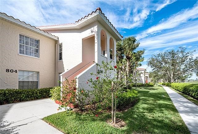 Extended glass lanai/Den for relaxing.  Picturesque views of Palm Trees and Golf!