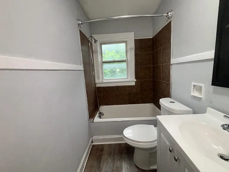 36 N Eureka Ave — Photo 11