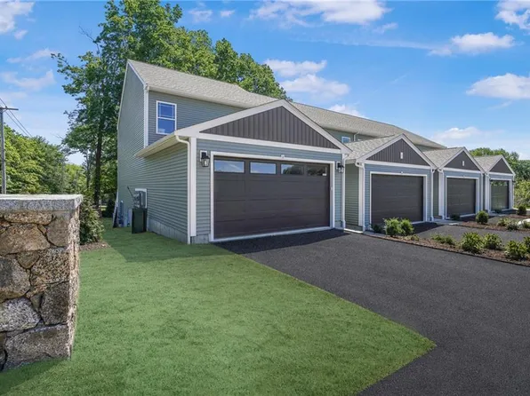 8 Trinity Way, Johnston, RI 02919
