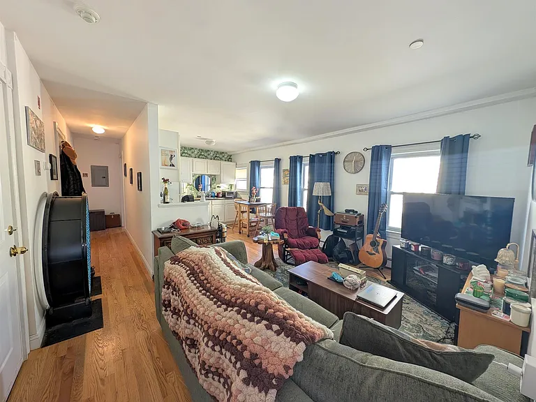 33 Roberts Rd #2L — Photo 3