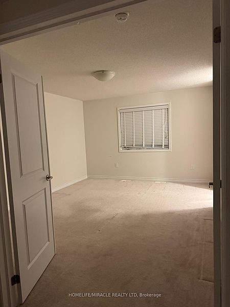 Brampton House for rent - 4 Bedrooms — photo 15