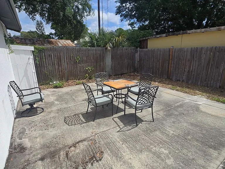 2406 E Clark St — Photo 30