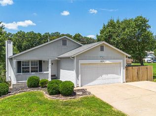 823 Whispering Windsong Dr, O'Fallon, MO 63366