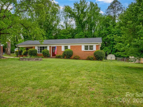 2540 32nd Ave NE, Hickory, NC 28601