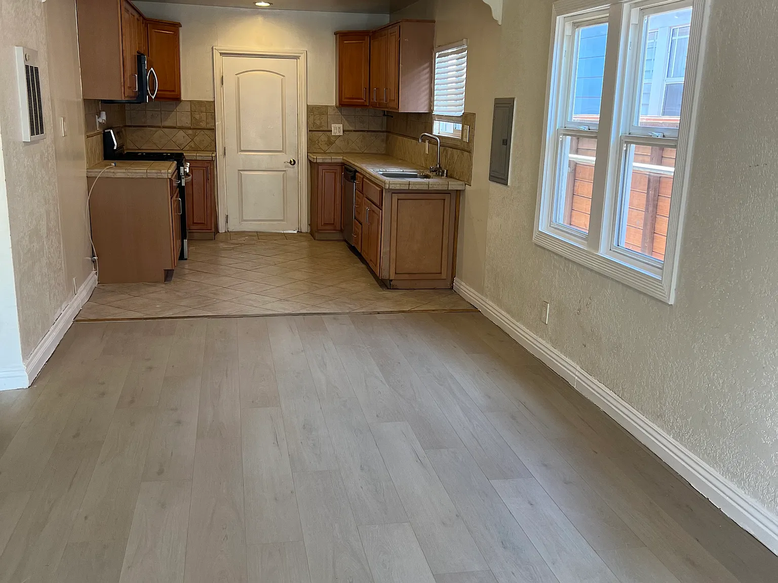 2306 S Grand Ave — Photo 2