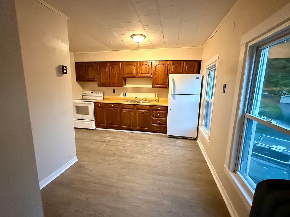 99 Brunswick Ave #4