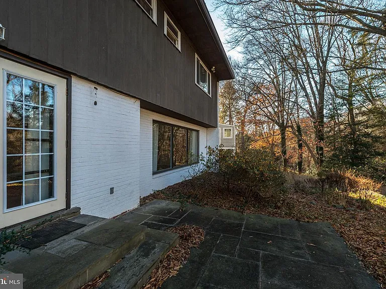9322 W Parkhill Dr — Photo 39
