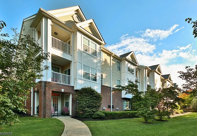 22 Taft Ln — Photo 2