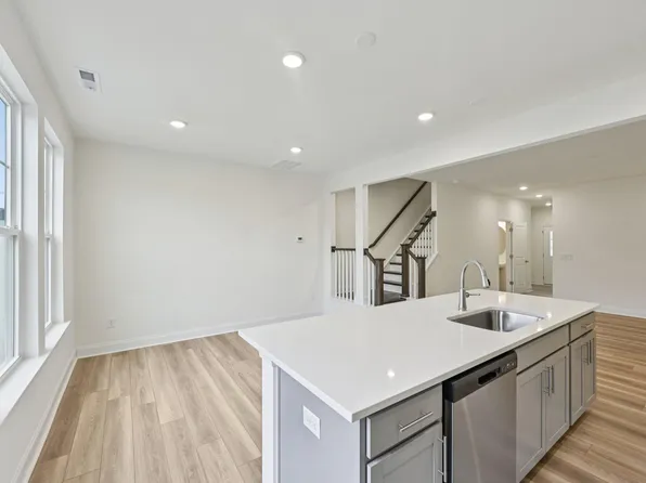 657 Sefton Park Dr, Zebulon, NC 27597