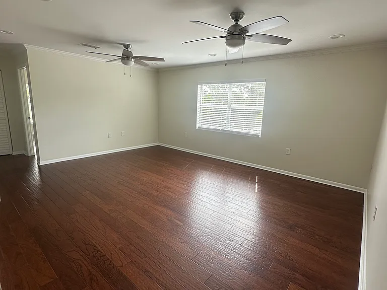 325 Danube Ave #7 — Photo 5
