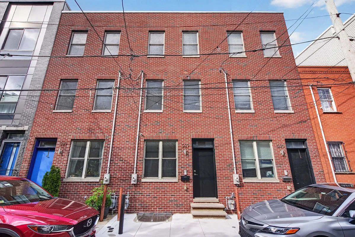 3 bed, 2.0 bath, 2000 sqft, $3,500 — Photo 1