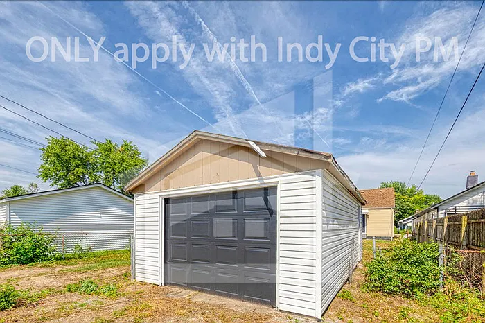 1326 N Gladstone Ave — Photo 19