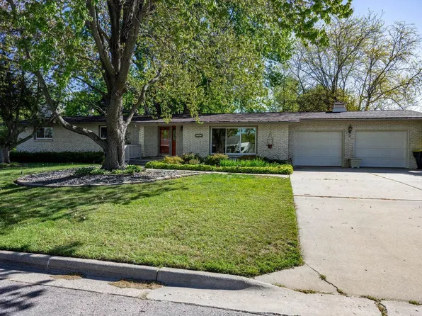 111 W Monroe Street, Mauston, WI 53948