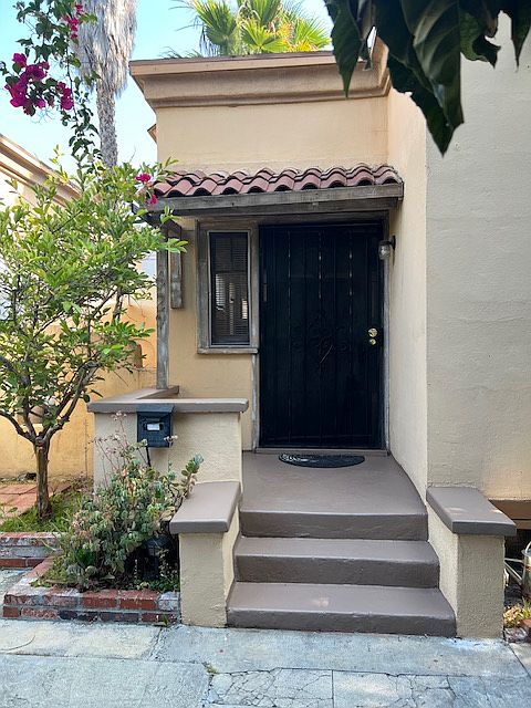 1st image of 1629 N Kingsley Dr #1629