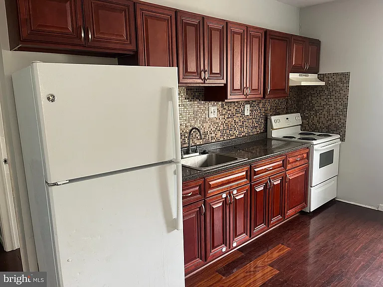 6124 N Broad St — Photo 4